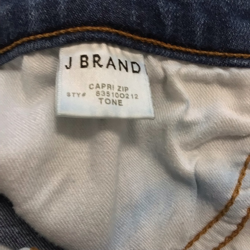 J Brand Low Rise Capri Zip Hem Medium Rinse 25 - Picture 10 of 14